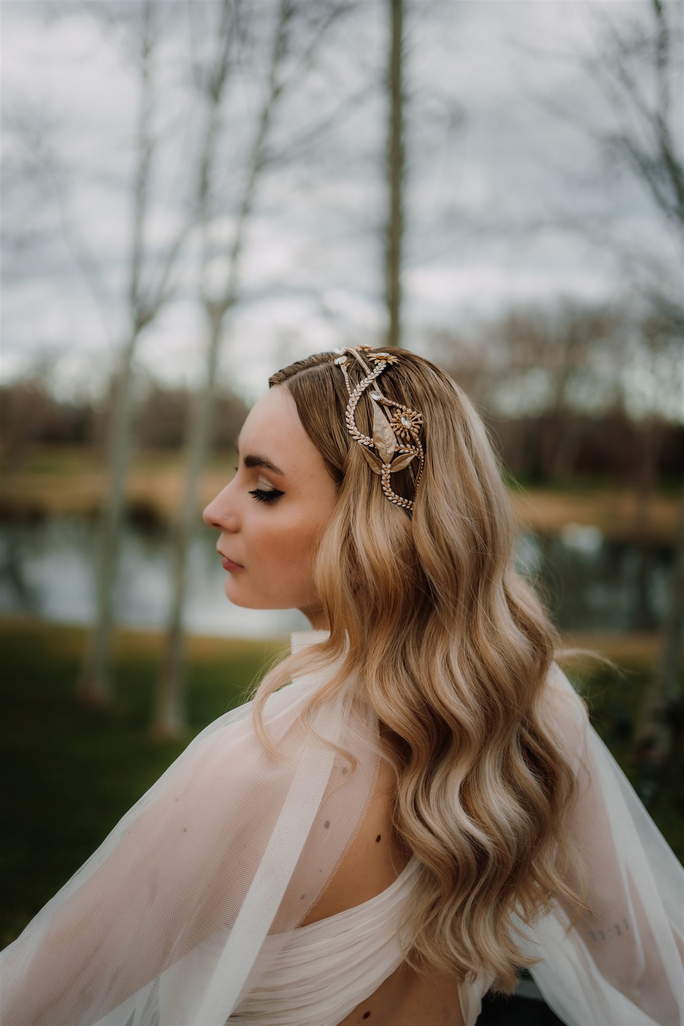 Maquillaje y peinado de novia sofisticado. Eyeliner
