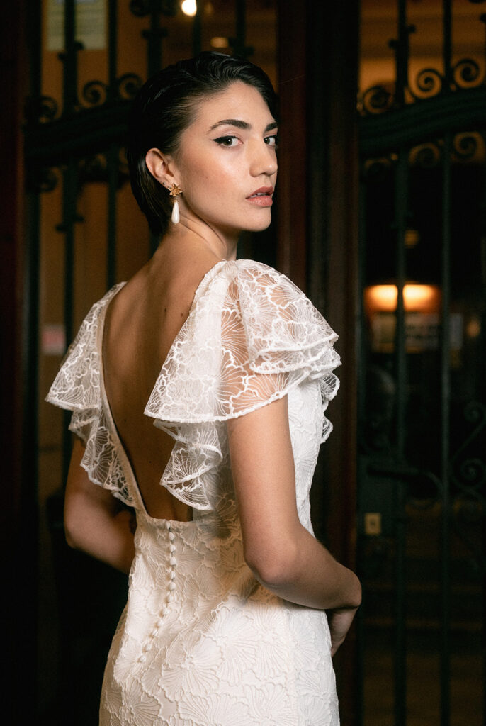Maquillaje y peinado de novia glam. Eyeliner y clean look