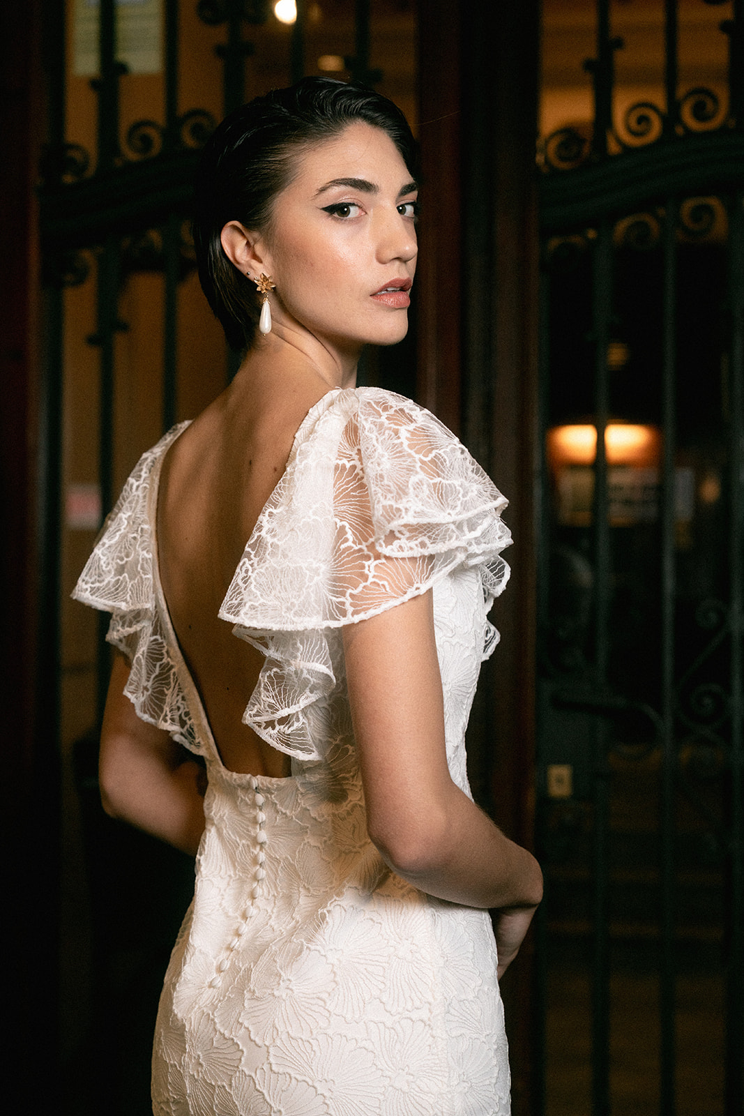 Maquillaje y peinado de novia glam. Eyeliner y clean look